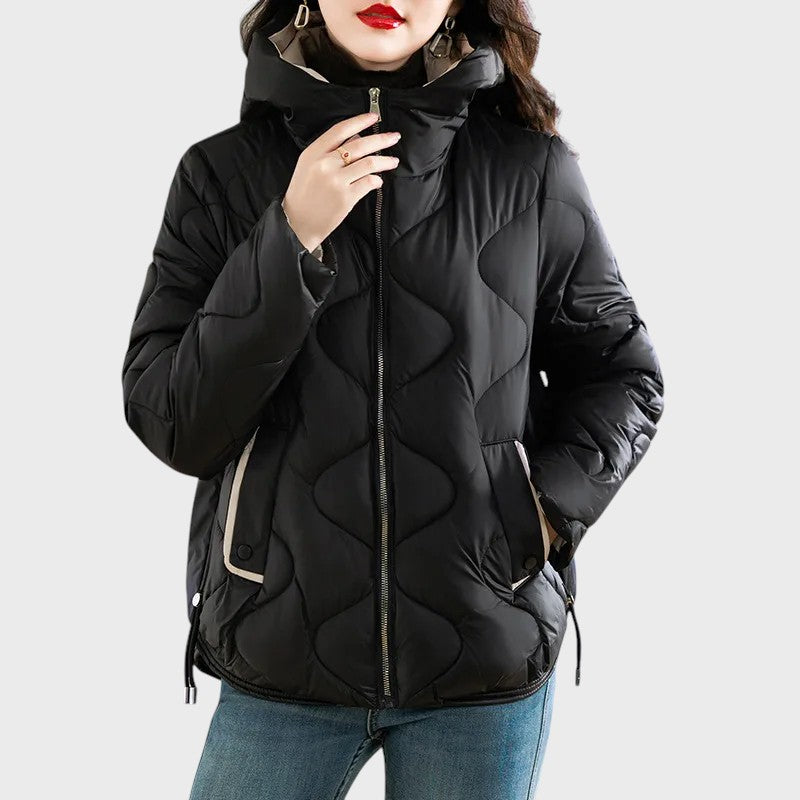 Стефания – Топла дамска зимна яка с качулка и стегнат дизайн