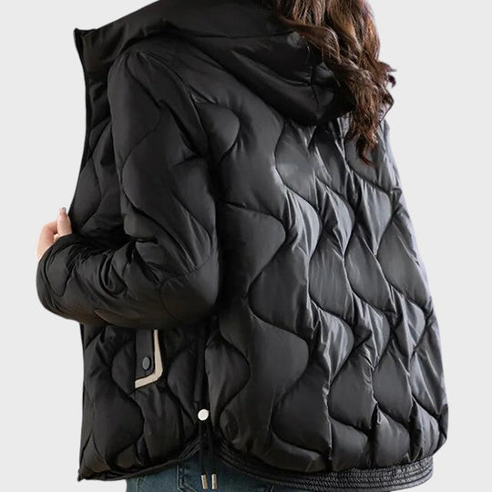 Стефания – Топла дамска зимна яка с качулка и стегнат дизайн