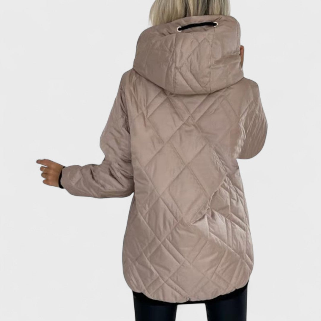 Мария - Стилен пухкав зимен яке с качулка и златен цип